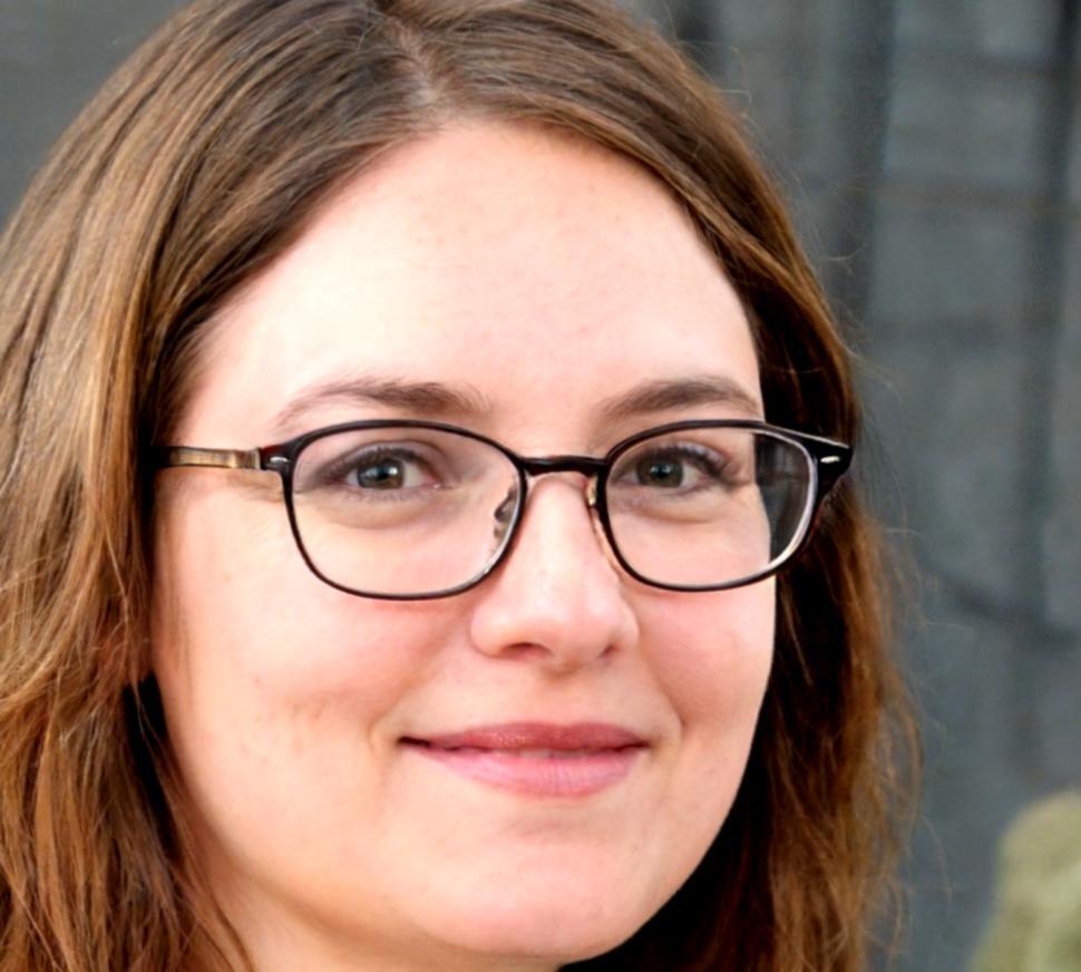 Dozentin erklärt Finanzanalyse-Methoden